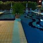 Ambassador Hotell 4*