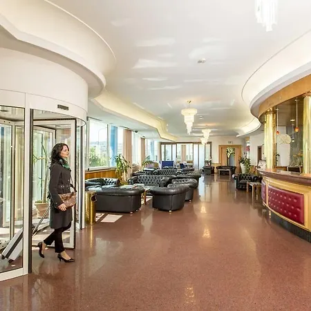 Отель Ambassador